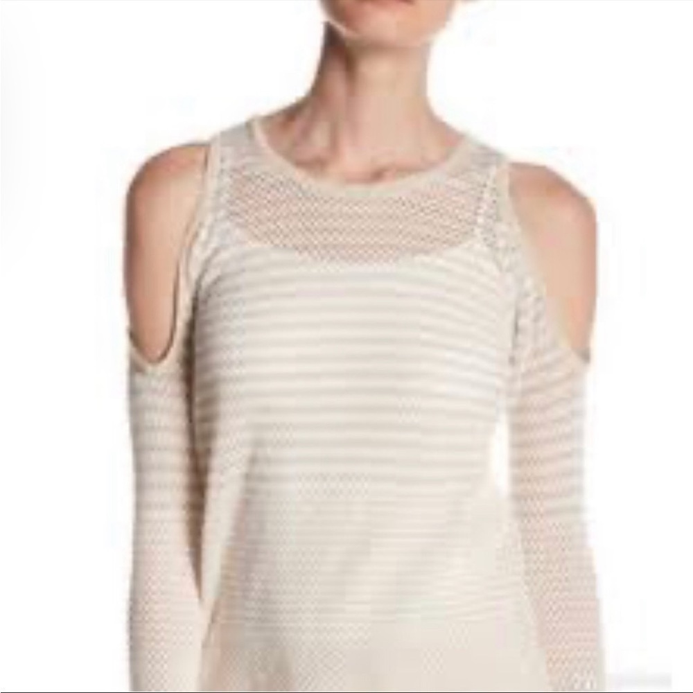 Romeo + Juliet cold shoulder cable knit sweater size S NWT
